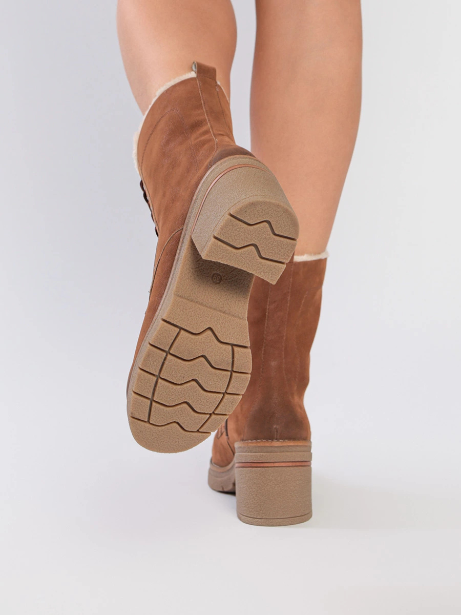 Ботинки-дерби коричневого цвета на высоком каблуке